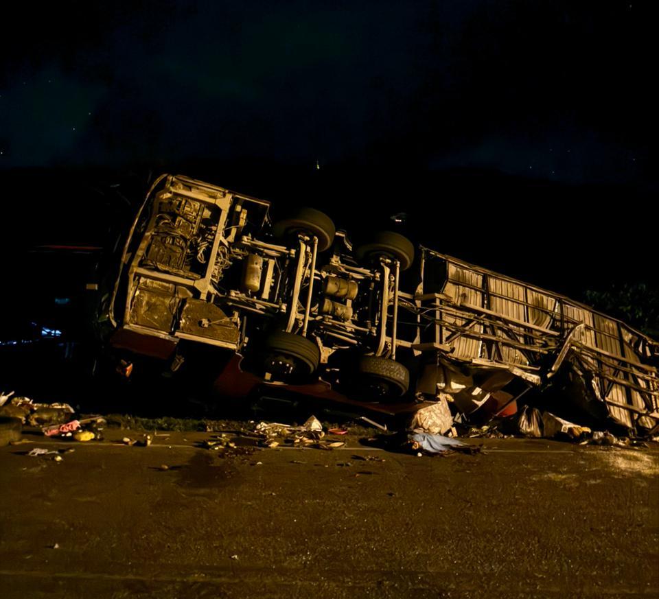 Huánuco 9 fallecidos y 16 heridos tras horroroso despiste de bus Real Chancas que impactó contra vivienda